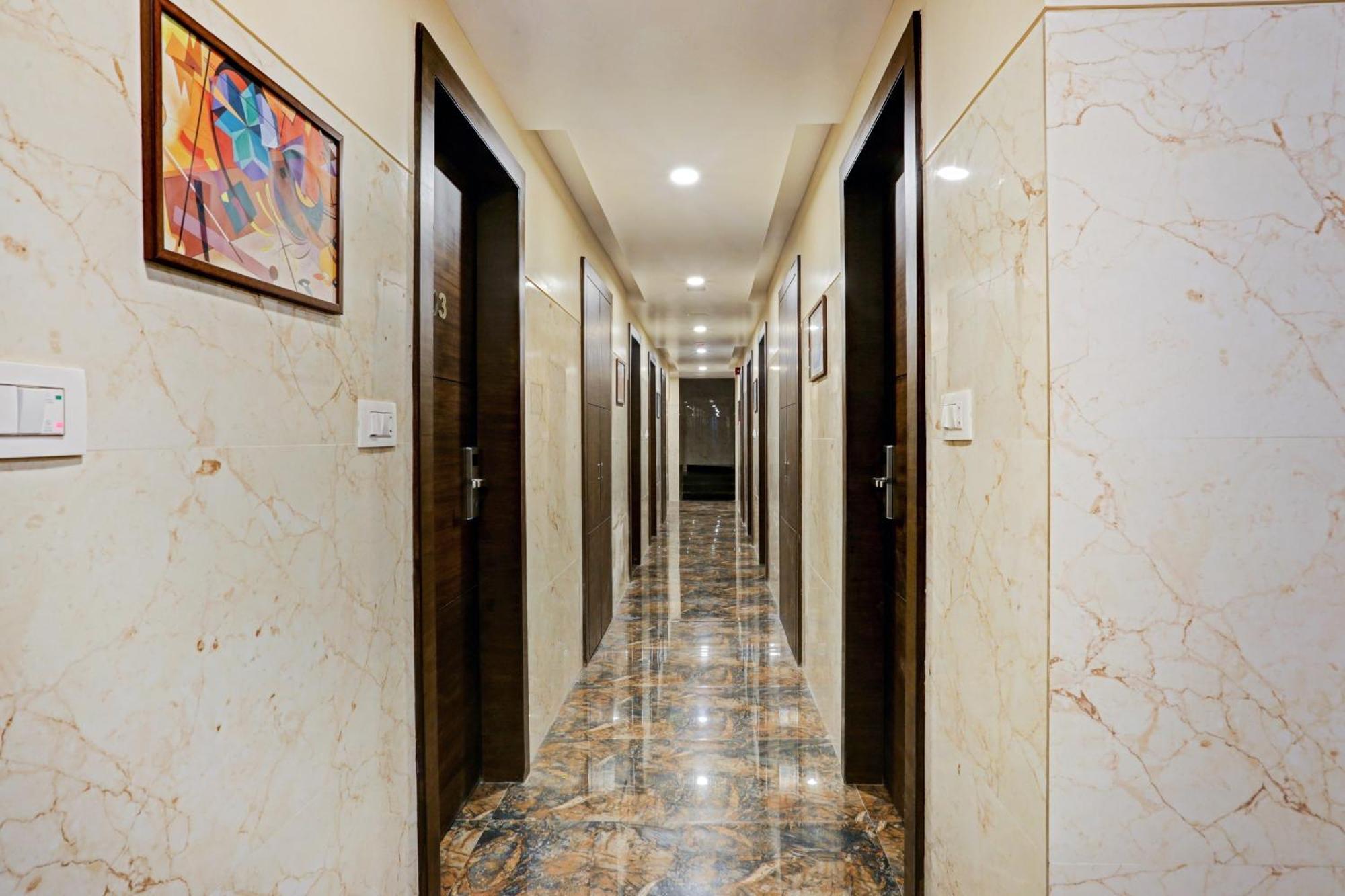 Capital O 80951 Hotel Vertigo Suite 孟买 外观 照片
